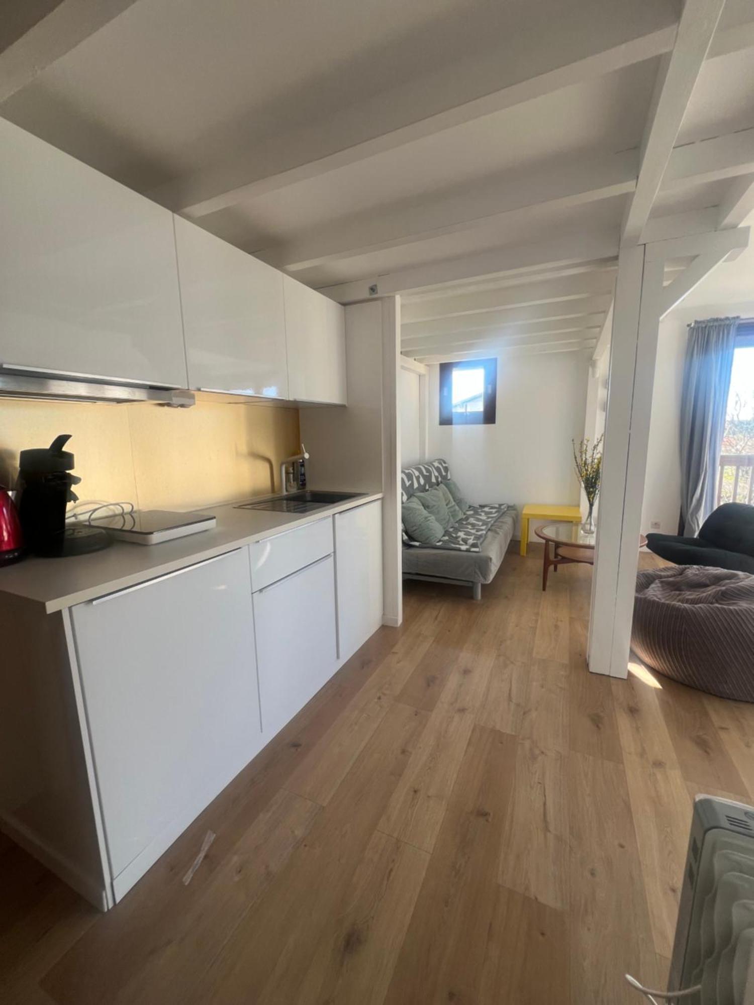 Lovely Perfect For Couples Close To Apartment