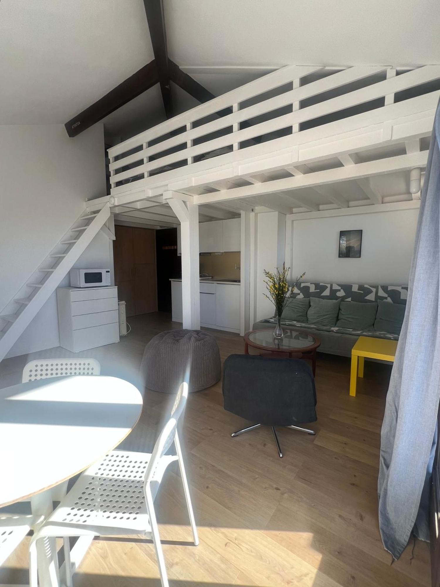 Apartment Lovely Perfect For Couples Close To